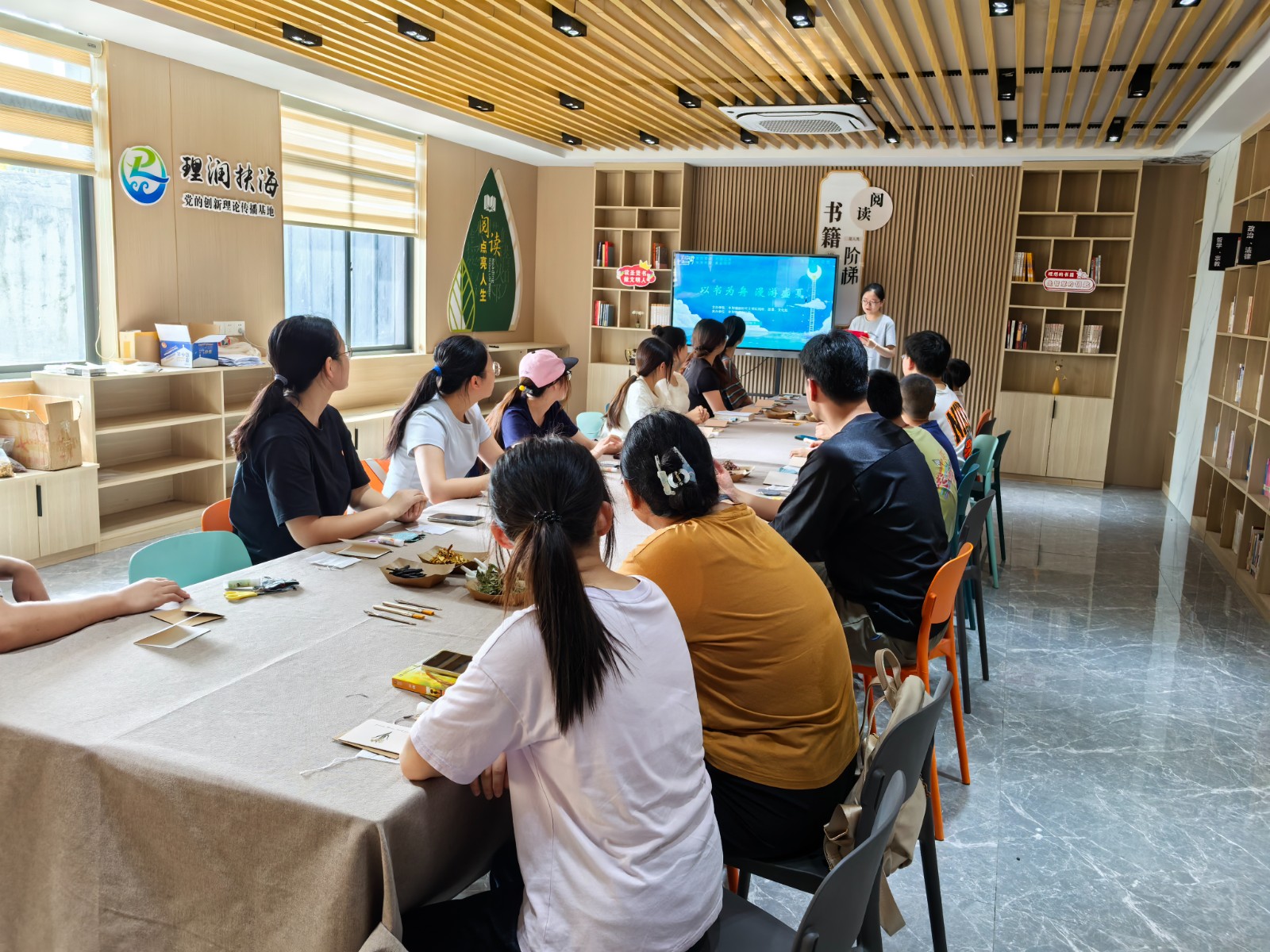 10月19日 星期日 (二版) 扶海書香漫四季 文明新風潤如東.jpg 10月19日 星期日 (二版) 扶海書香漫四季 文明新風潤如東.jpg