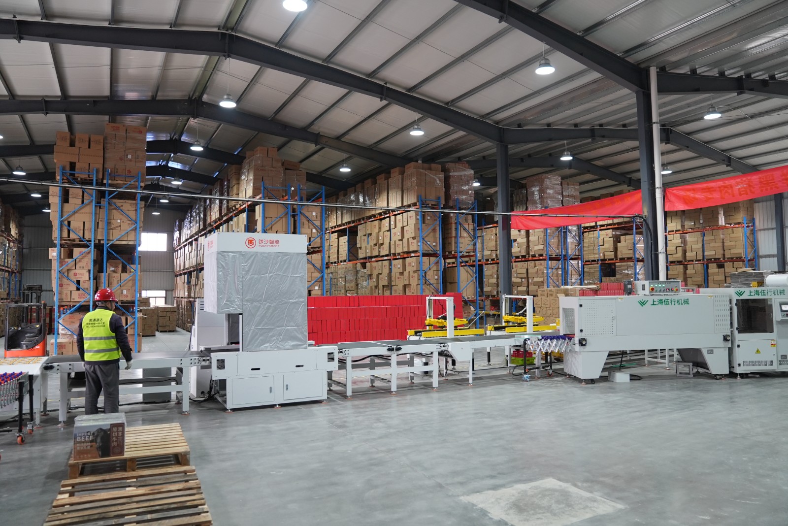 1月22日 星期四 （一版） 位于雙甸鎮(zhèn)的源達(dá)冷鏈倉儲(chǔ)物流服務(wù)項(xiàng)目由上海申億緣網(wǎng)絡(luò)科技有限公司投資建設(shè)，公司主營冷鏈供應(yīng)服務(wù)（一）。全媒體記者 王洪 顧艷 攝.jpg