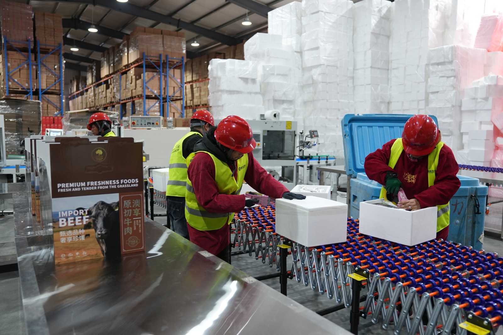 1月22日 星期四 （一版） 位于雙甸鎮(zhèn)的源達(dá)冷鏈倉儲(chǔ)物流服務(wù)項(xiàng)目由上海申億緣網(wǎng)絡(luò)科技有限公司投資建設(shè)，公司主營冷鏈供應(yīng)服務(wù)（二）。全媒體記者 王洪 顧艷 攝.jpg